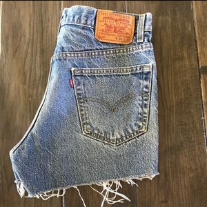 Vintage Levi High Waisted Shorts (L) ☀️